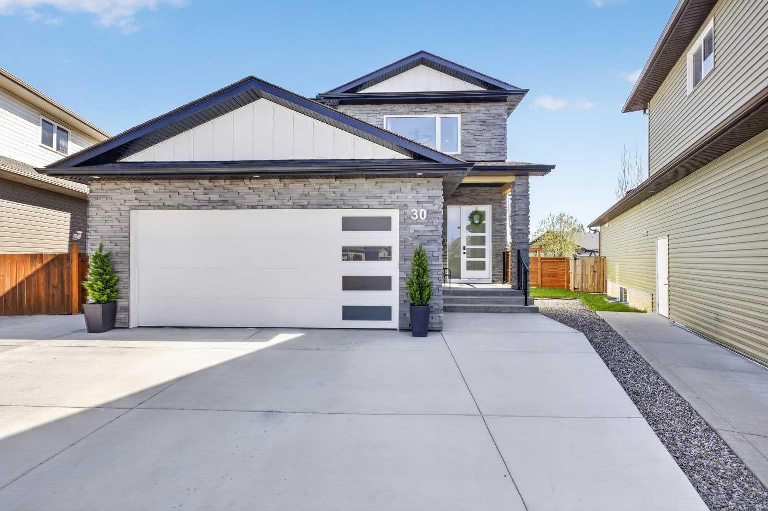 30 Silverstone Place — photo 2