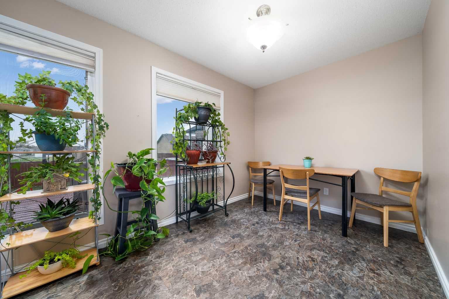 307 16 Street E — photo 5