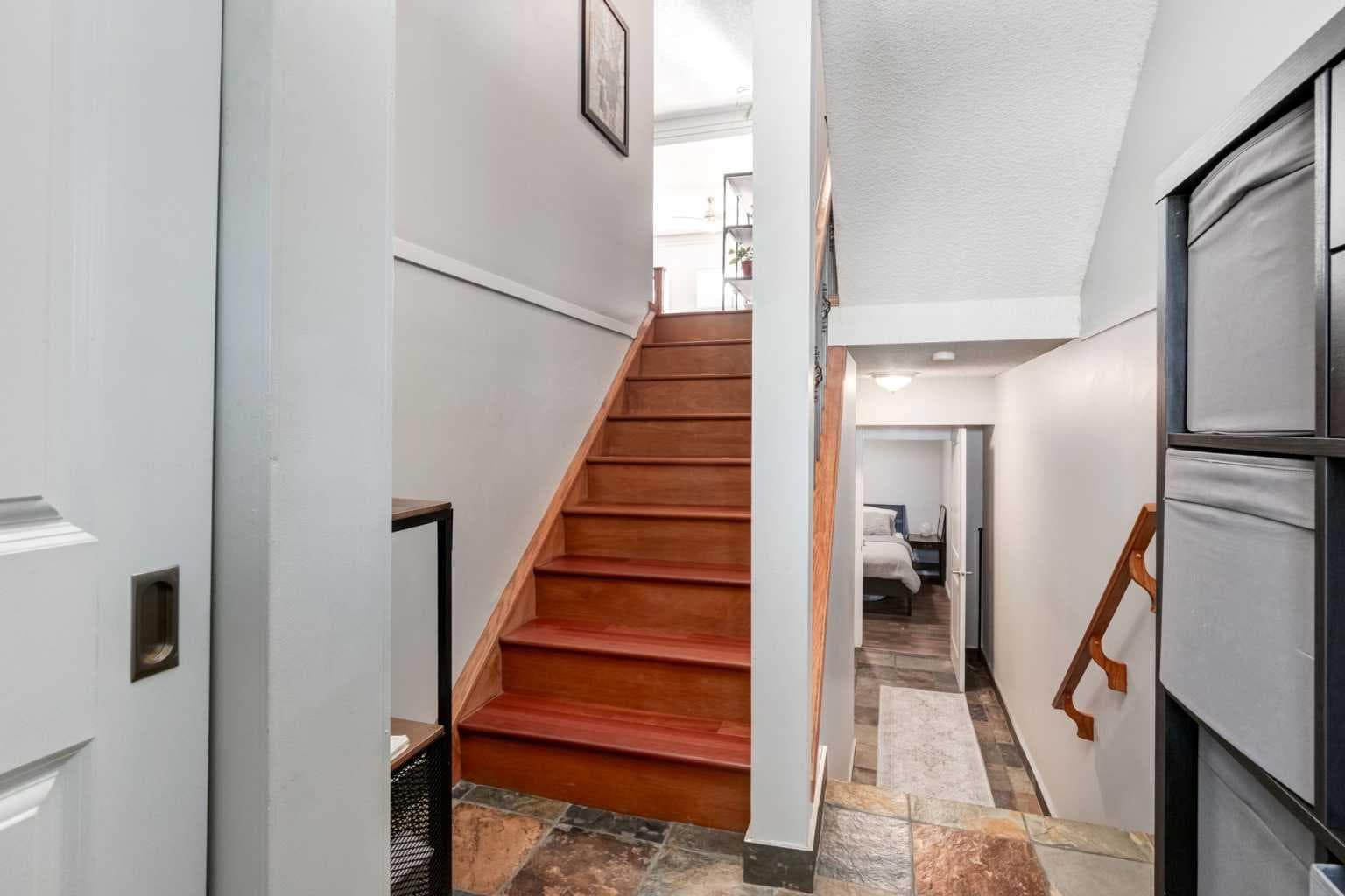 16, 5019 46 Avenue SW — photo 3