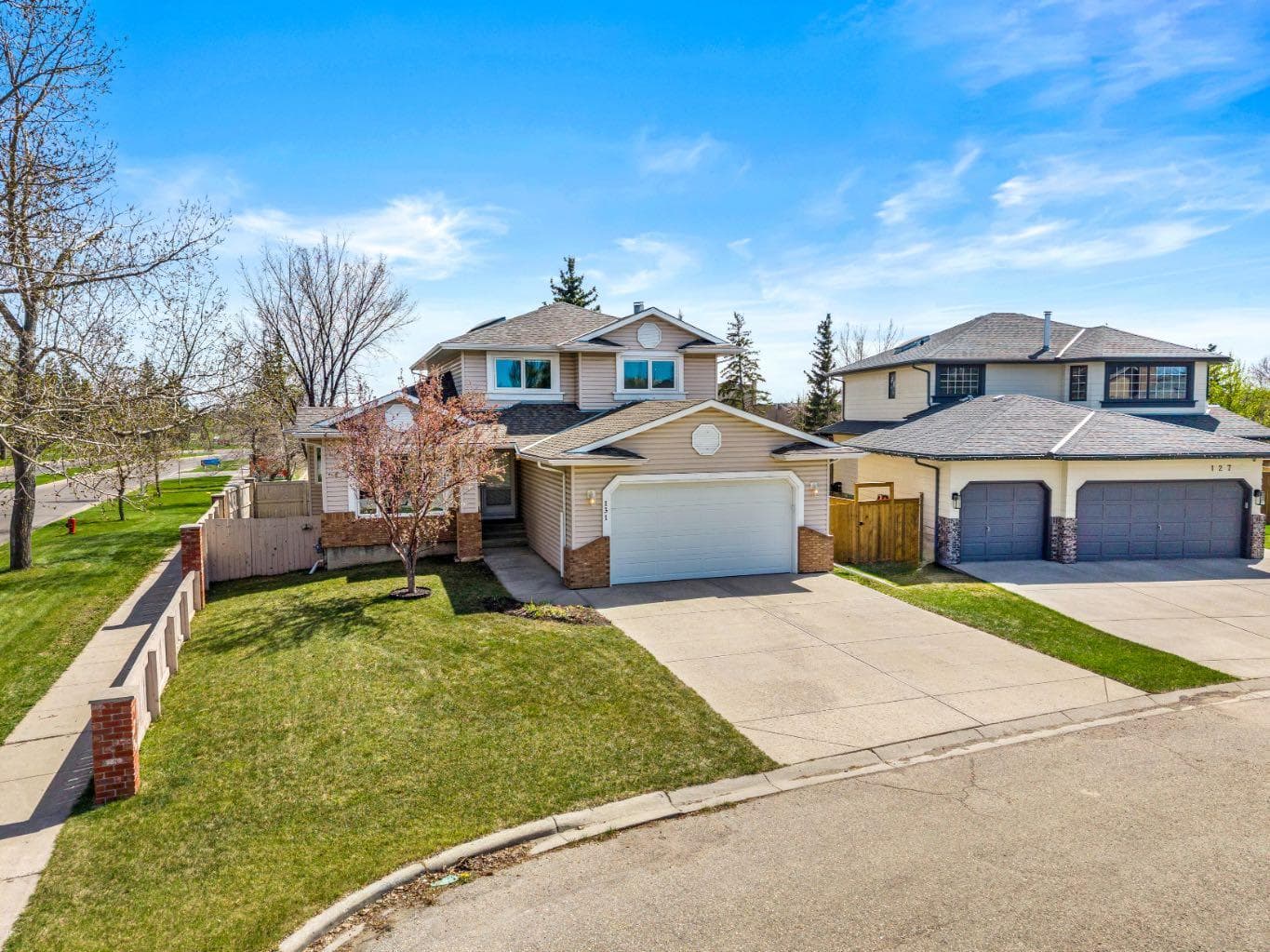 131 Lake Simcoe Court SE — photo 2