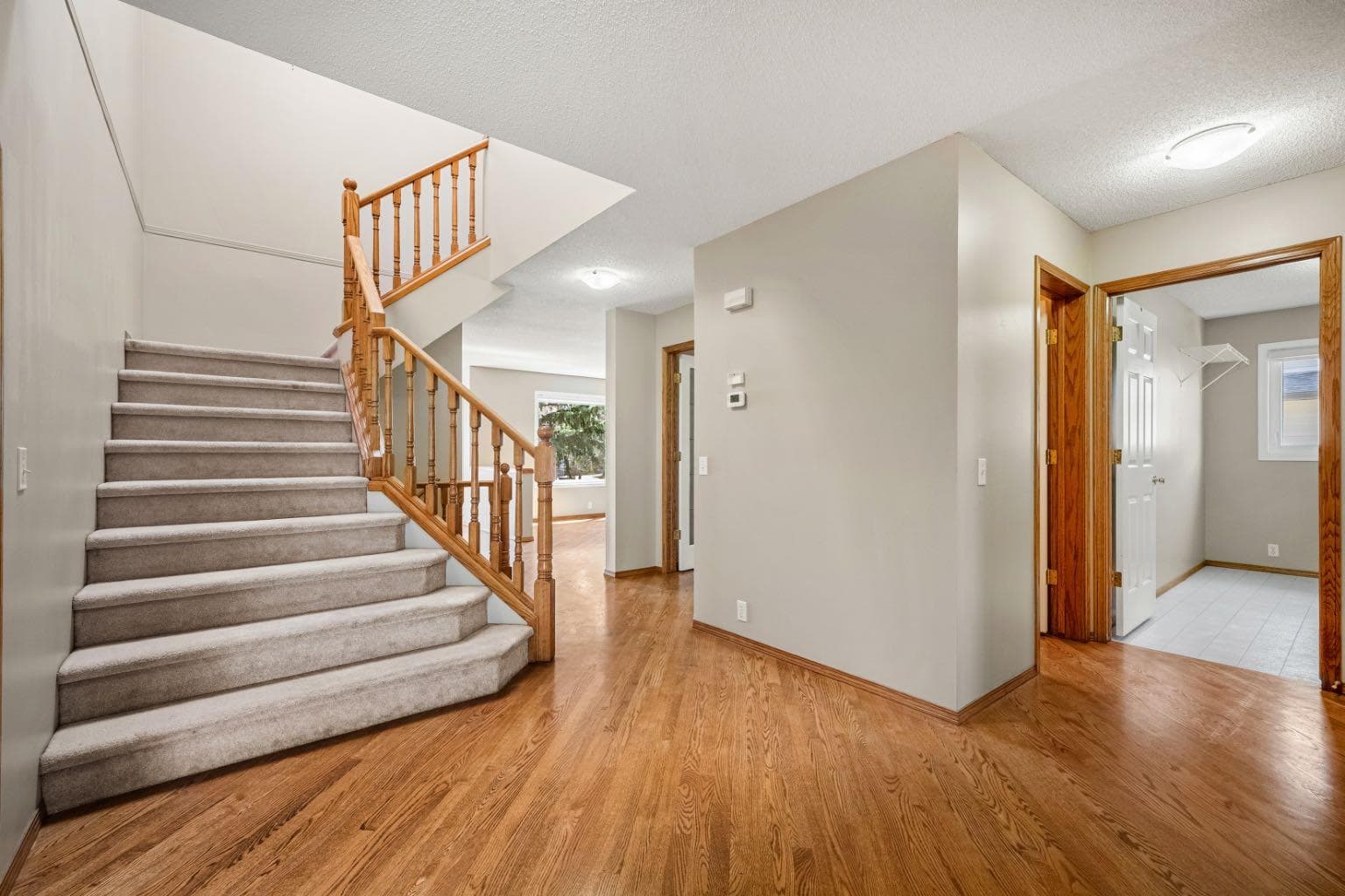 131 Lake Simcoe Court SE — photo 3