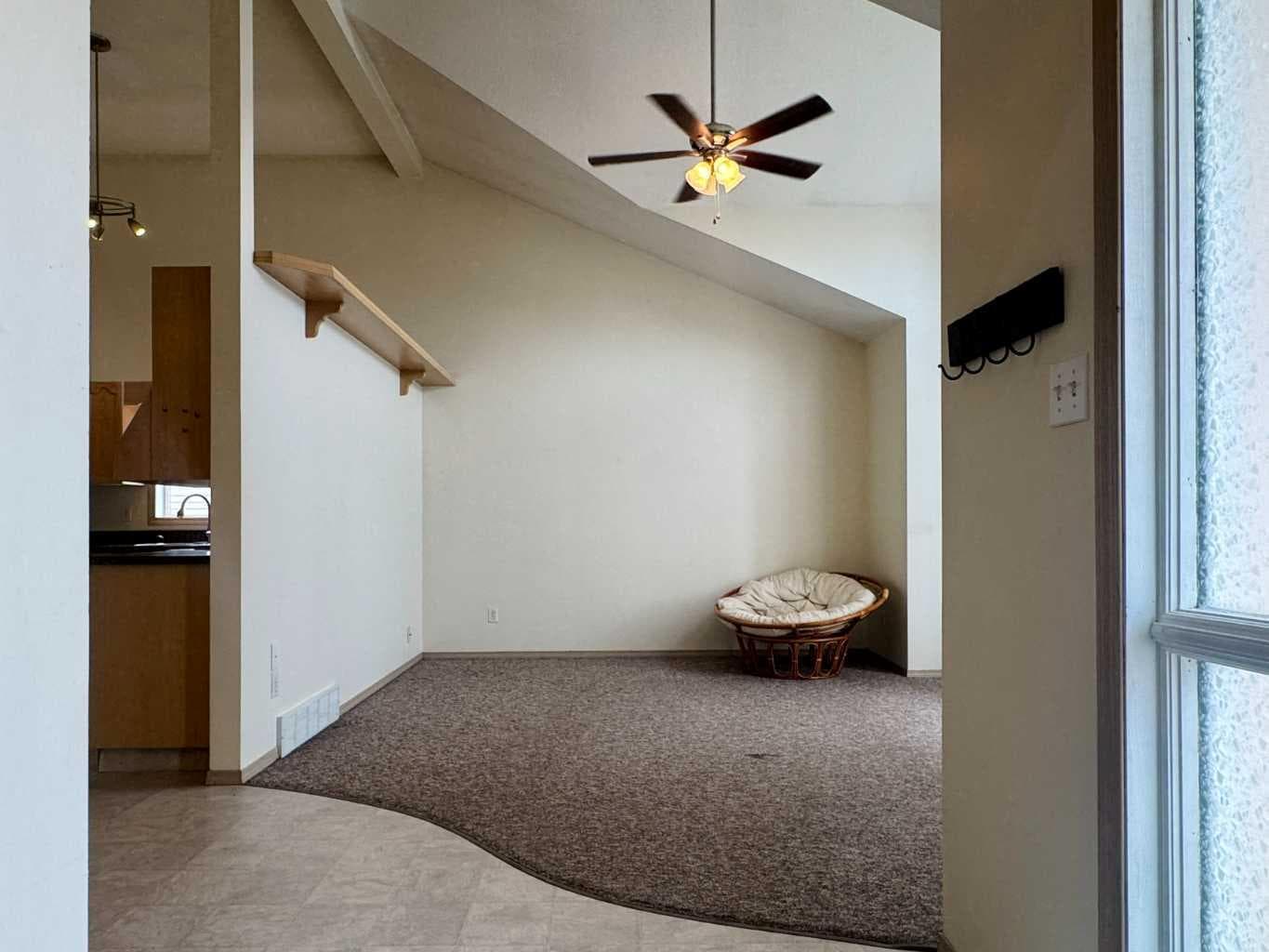 82 Harvard Crescent W — photo 4