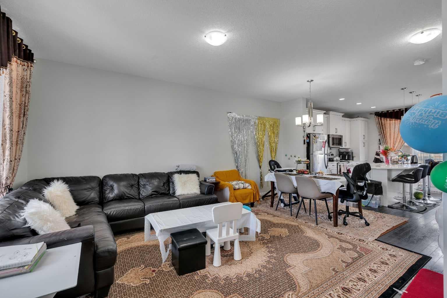 552 Redstone Drive NE — photo 2