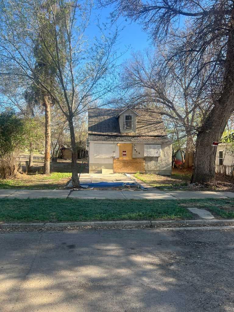 646 8 Street SE — photo 2