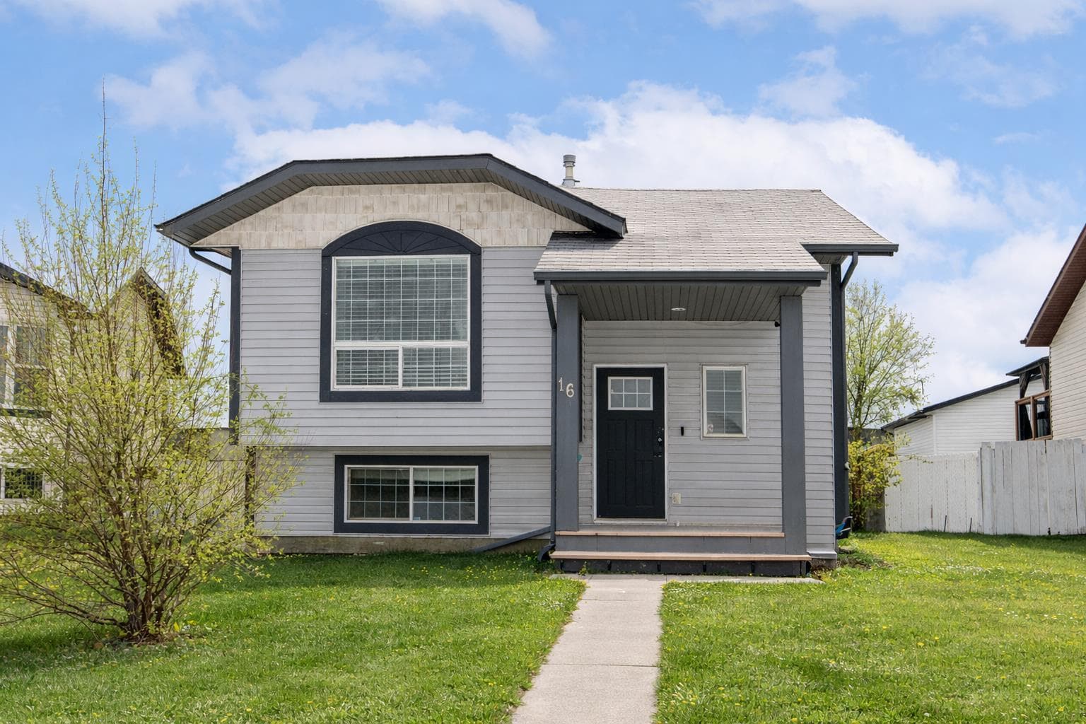 16 Johnson Close — photo 1