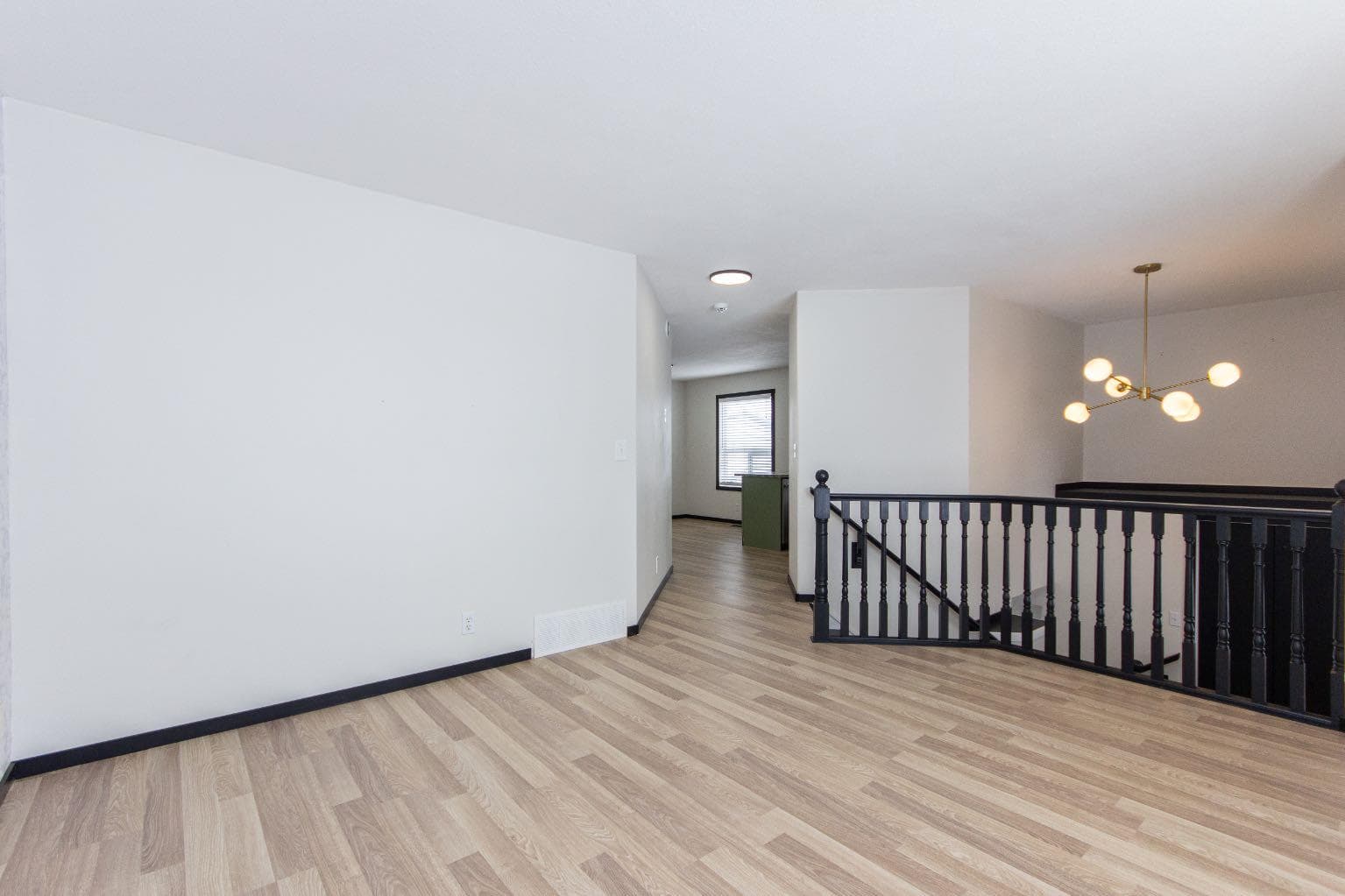 16 Johnson Close — photo 5