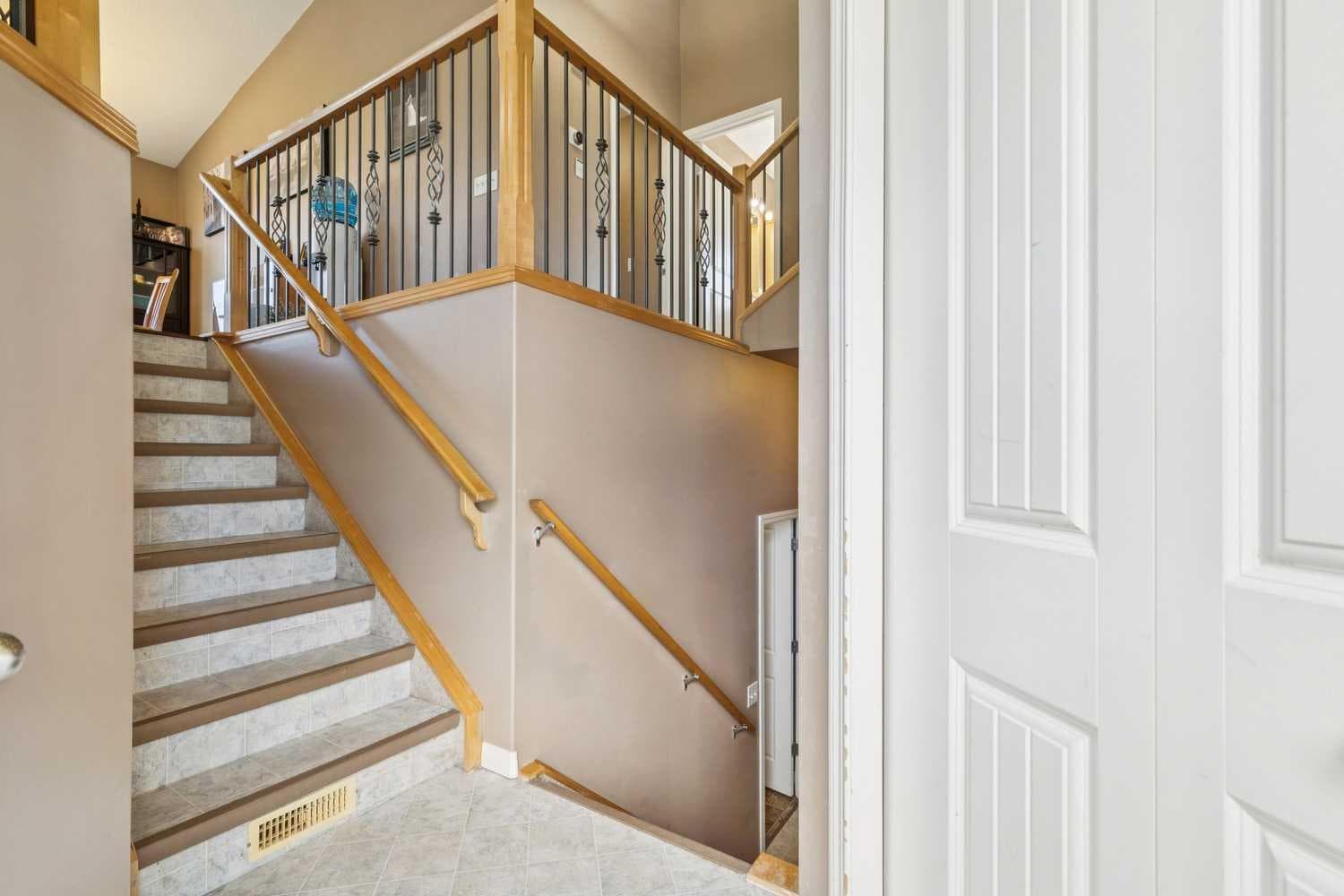 232 Hillcrest Court — photo 2