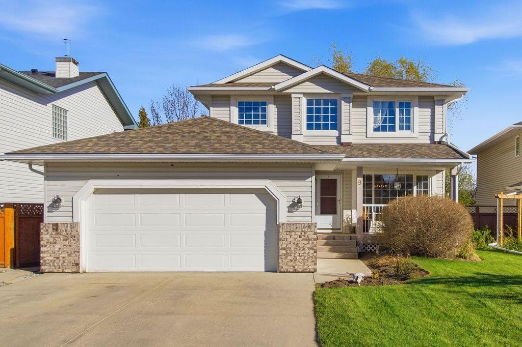 Detached in Crystal Shores
