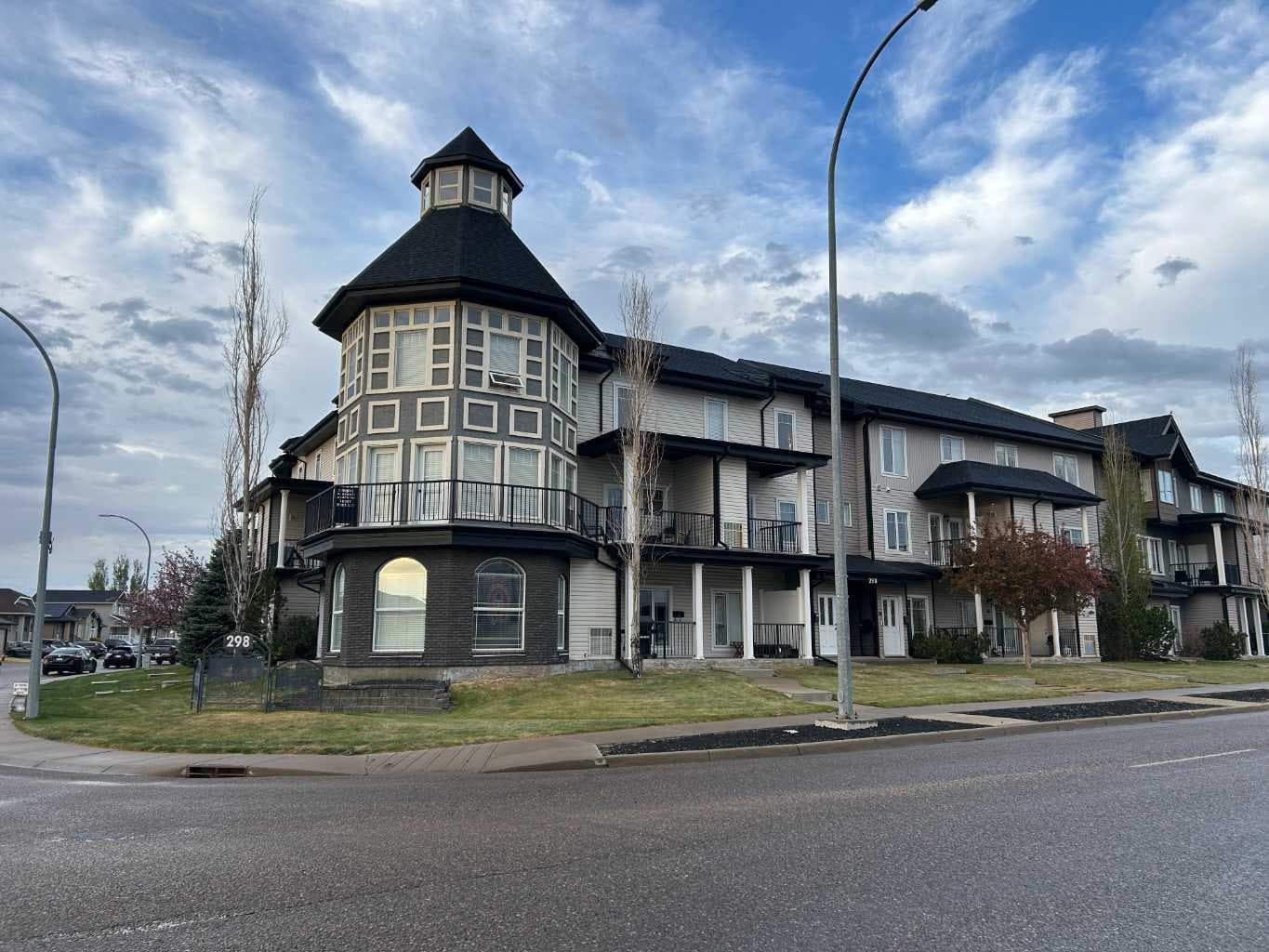 25, 298 Somerset Way SE — photo 1