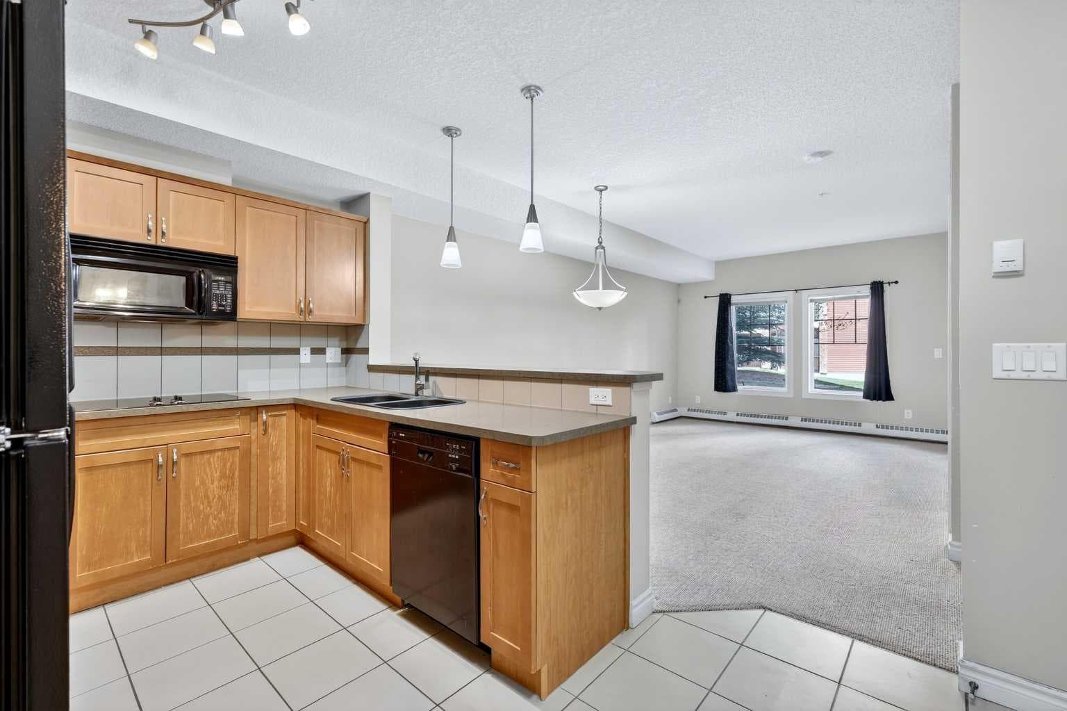 137, 60 Royal Oak Plaza NW — photo 4