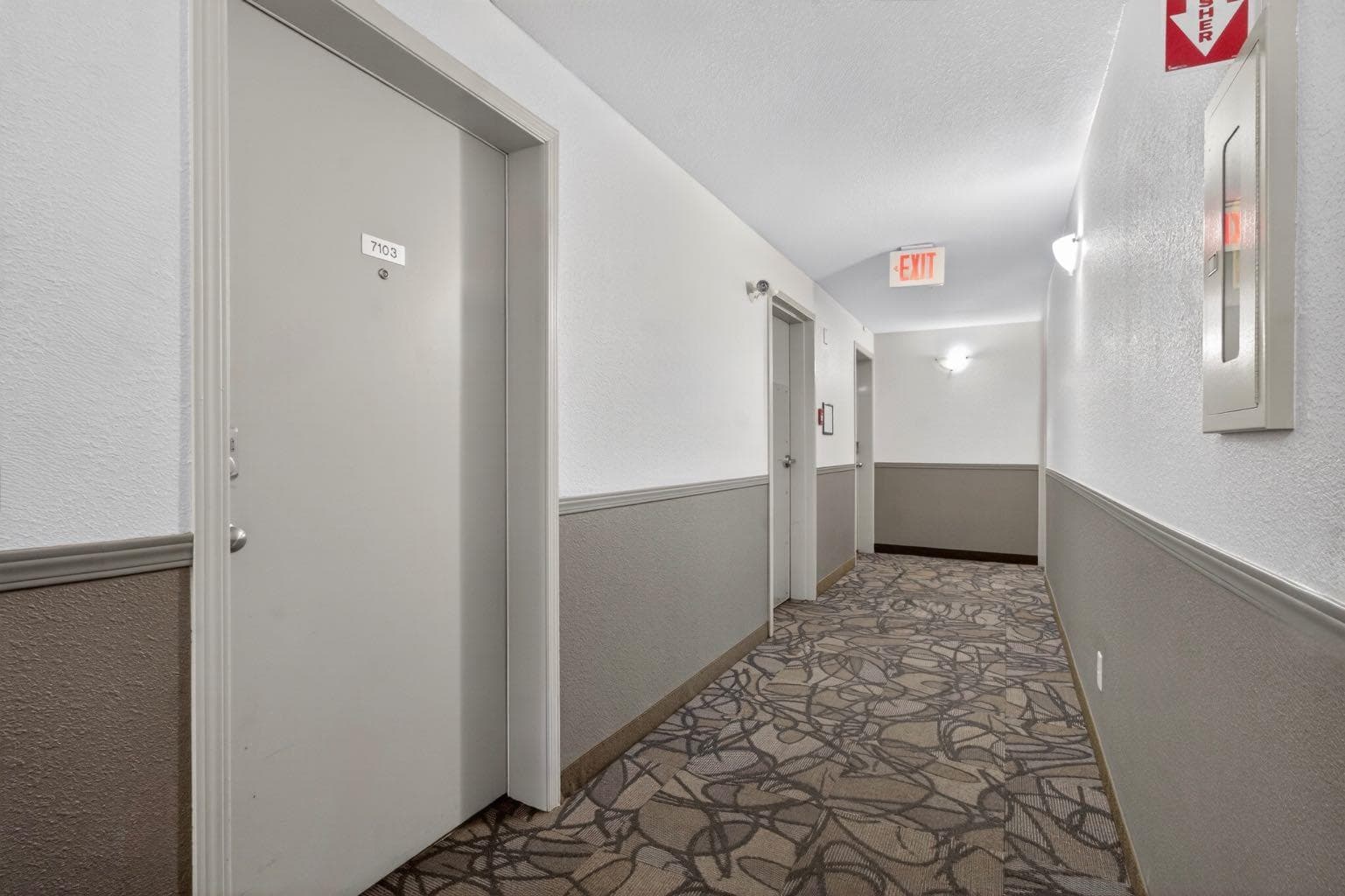 7103, 304 Mackenzie Way SW — photo 2