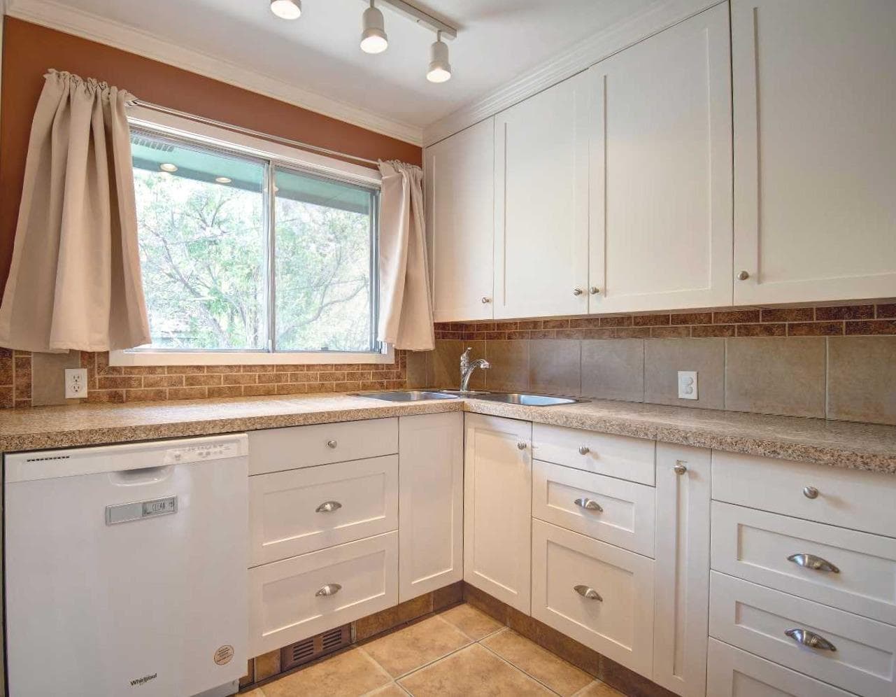 294 Southampton Drive SW — photo 4