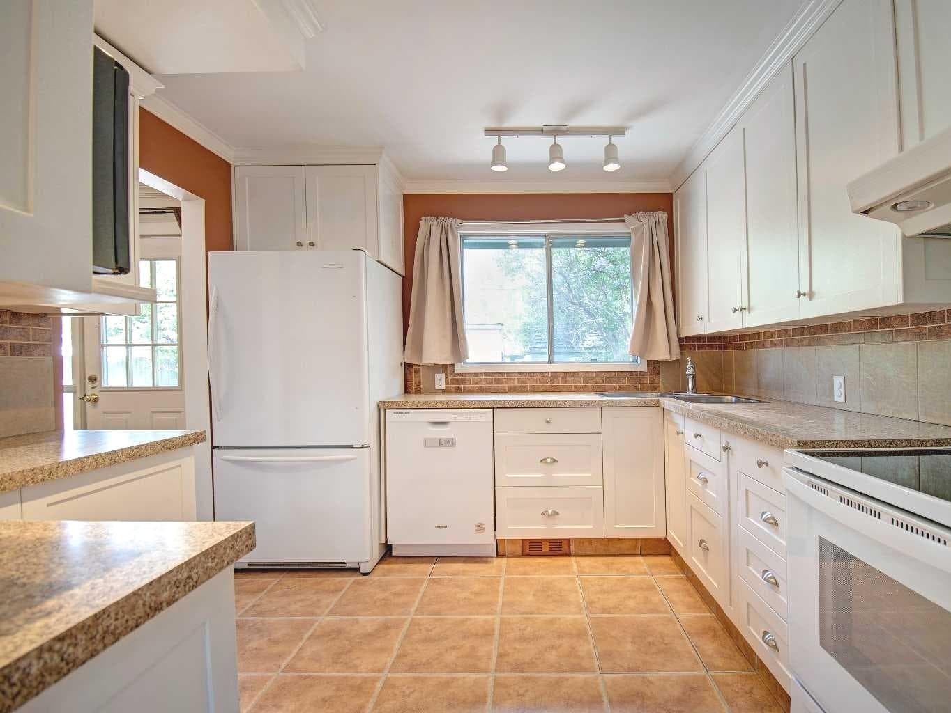294 Southampton Drive SW — photo 5
