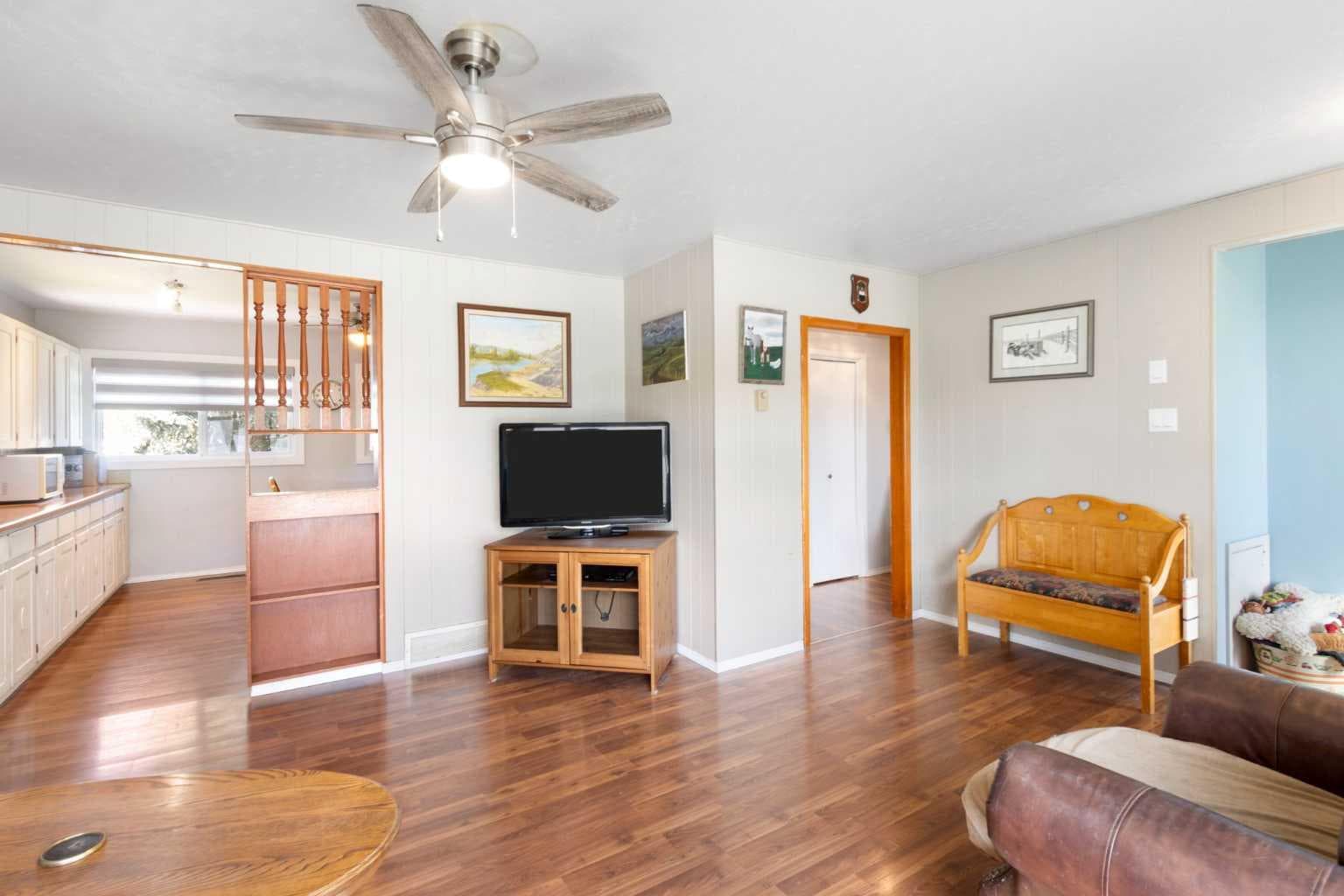1622 Strathcona Street — photo 4