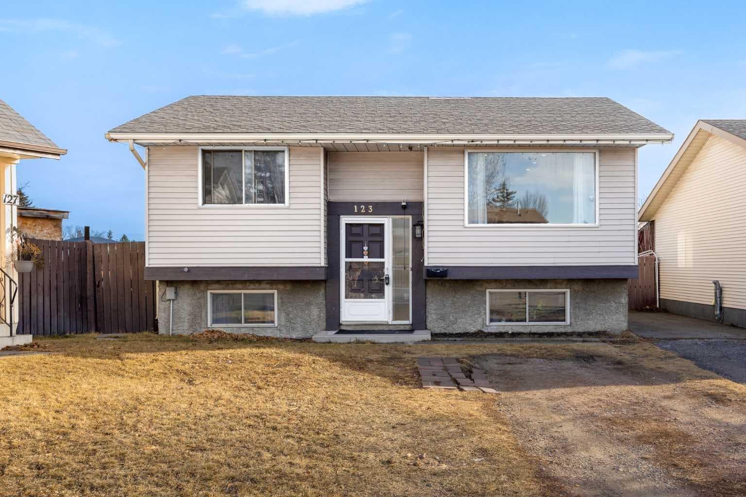 123 Radley Place SE — photo 1