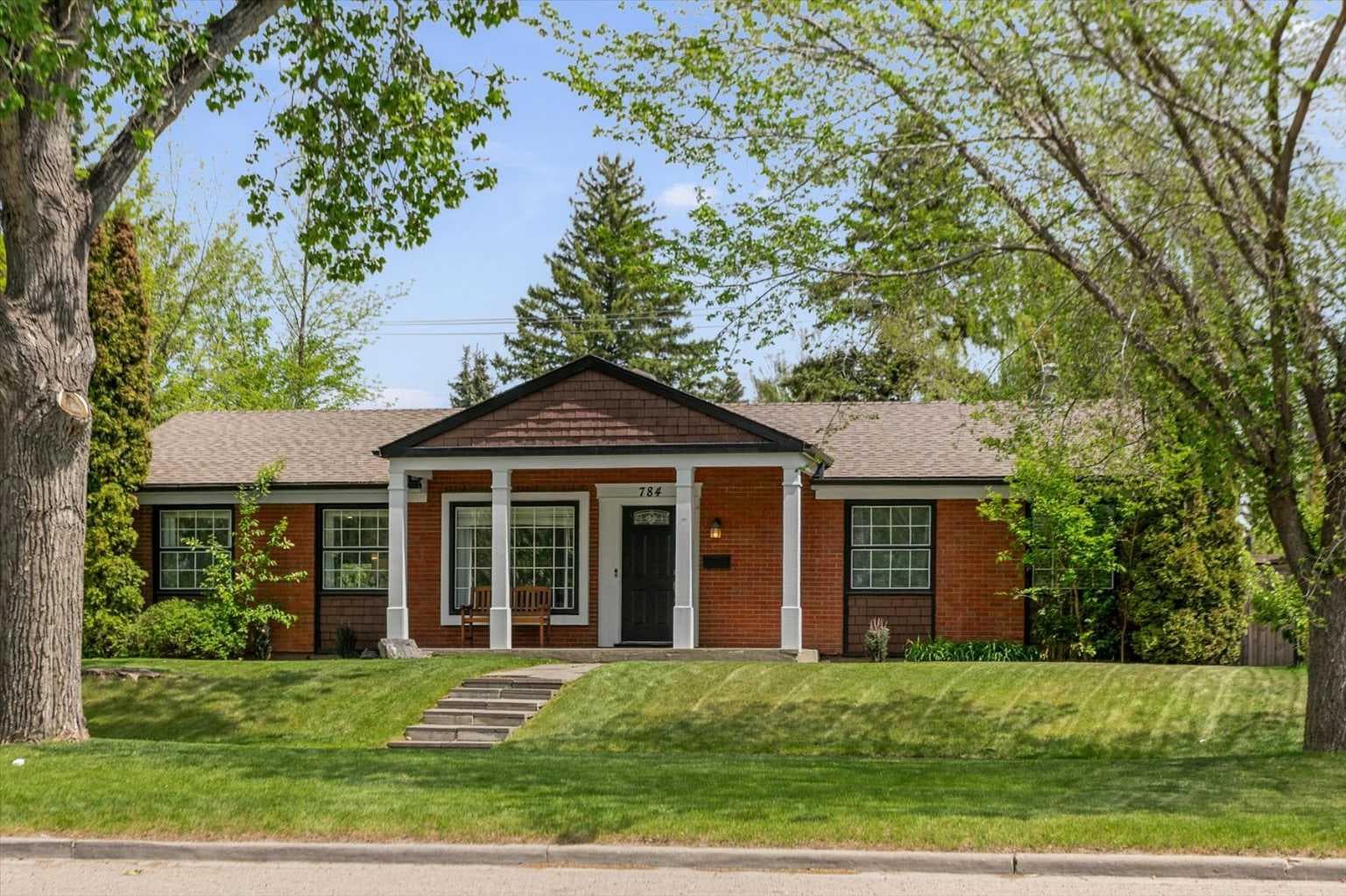 784 Acadia Drive SE — photo 1