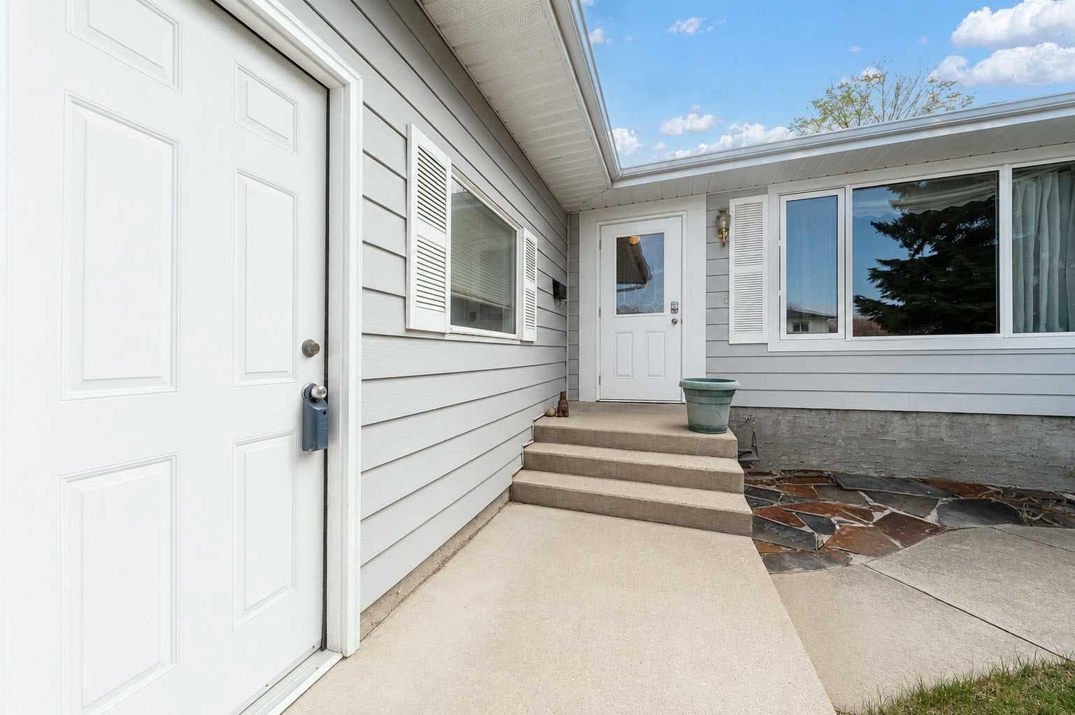 5205 55 Street — photo 3