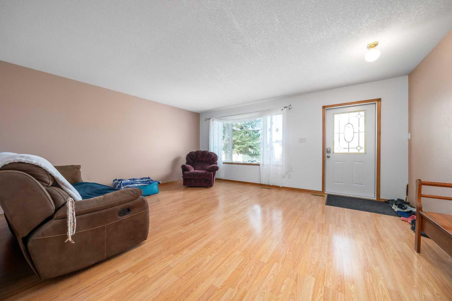 5205 55 Street — photo 5