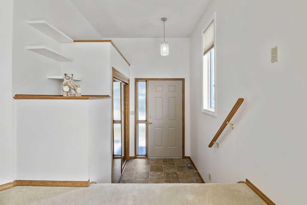 815 3 Street SW — photo 3