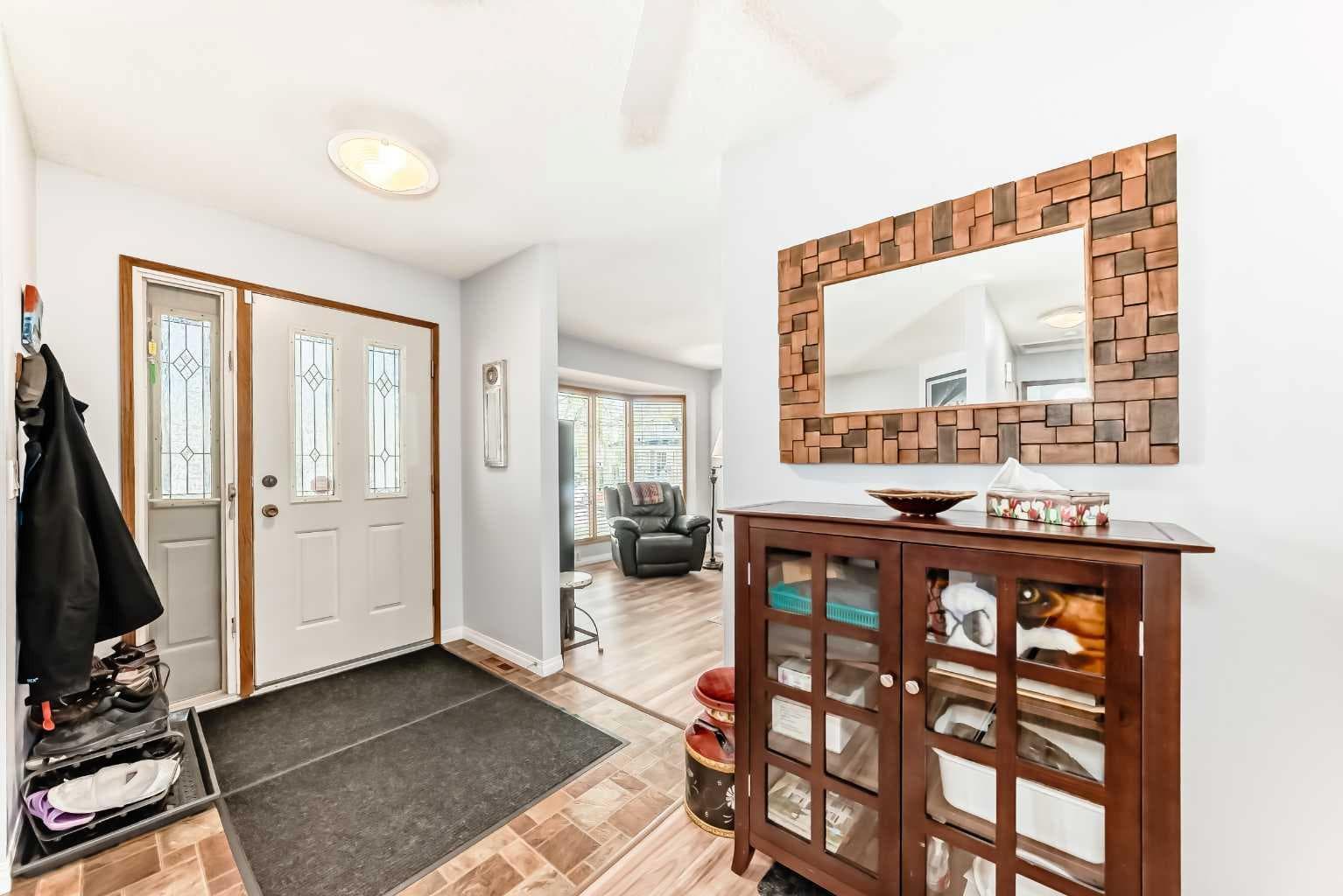 316 Glamorgan Place SW — photo 2