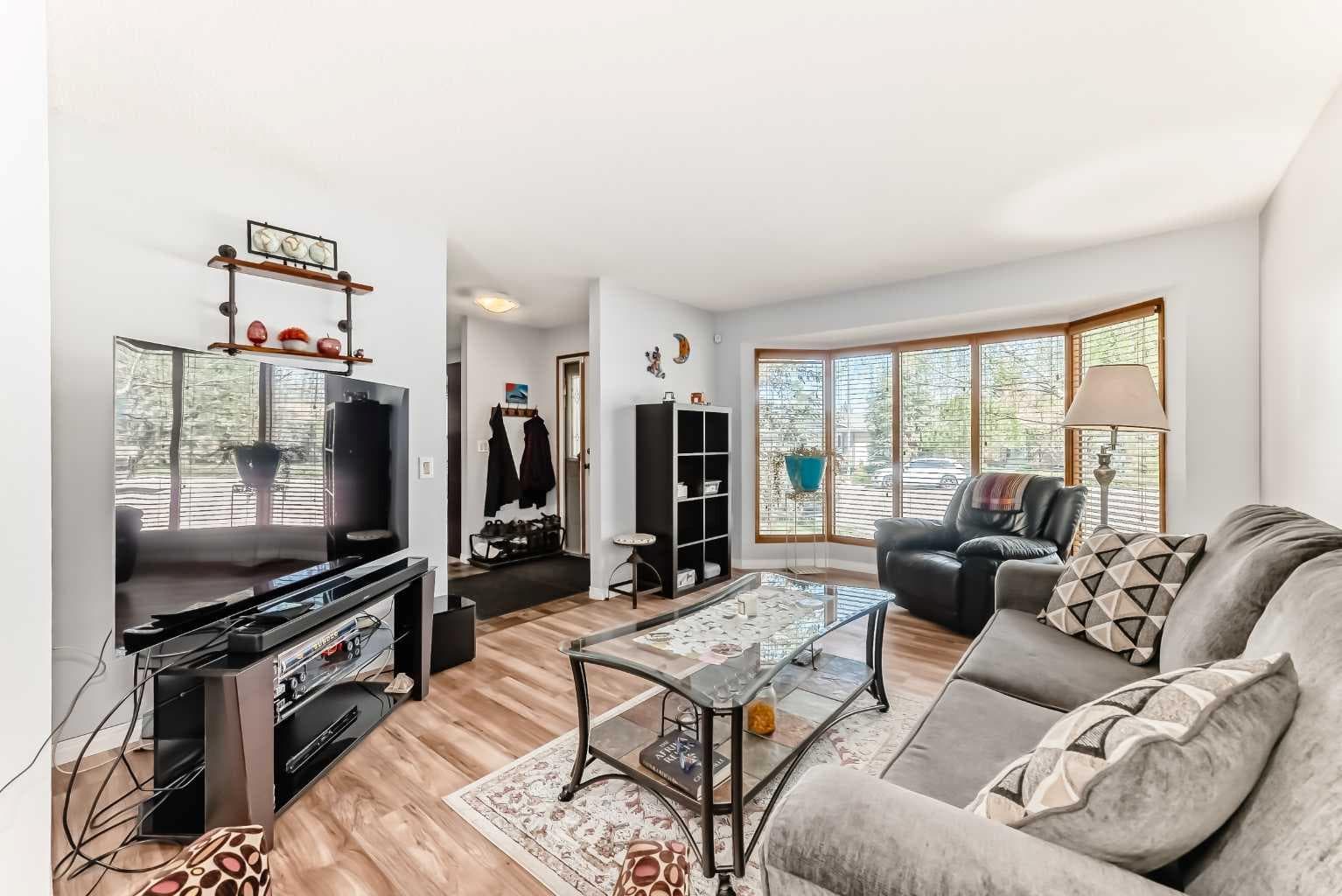 316 Glamorgan Place SW — photo 4