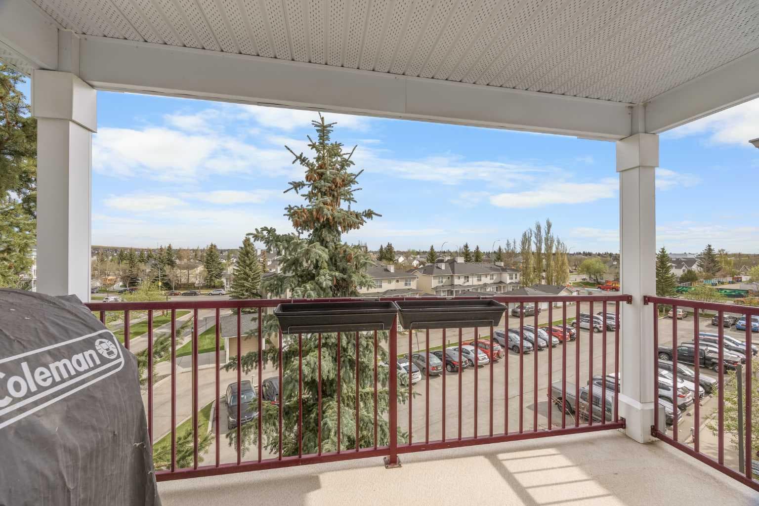 412, 9 Country Village Bay NE — photo 4