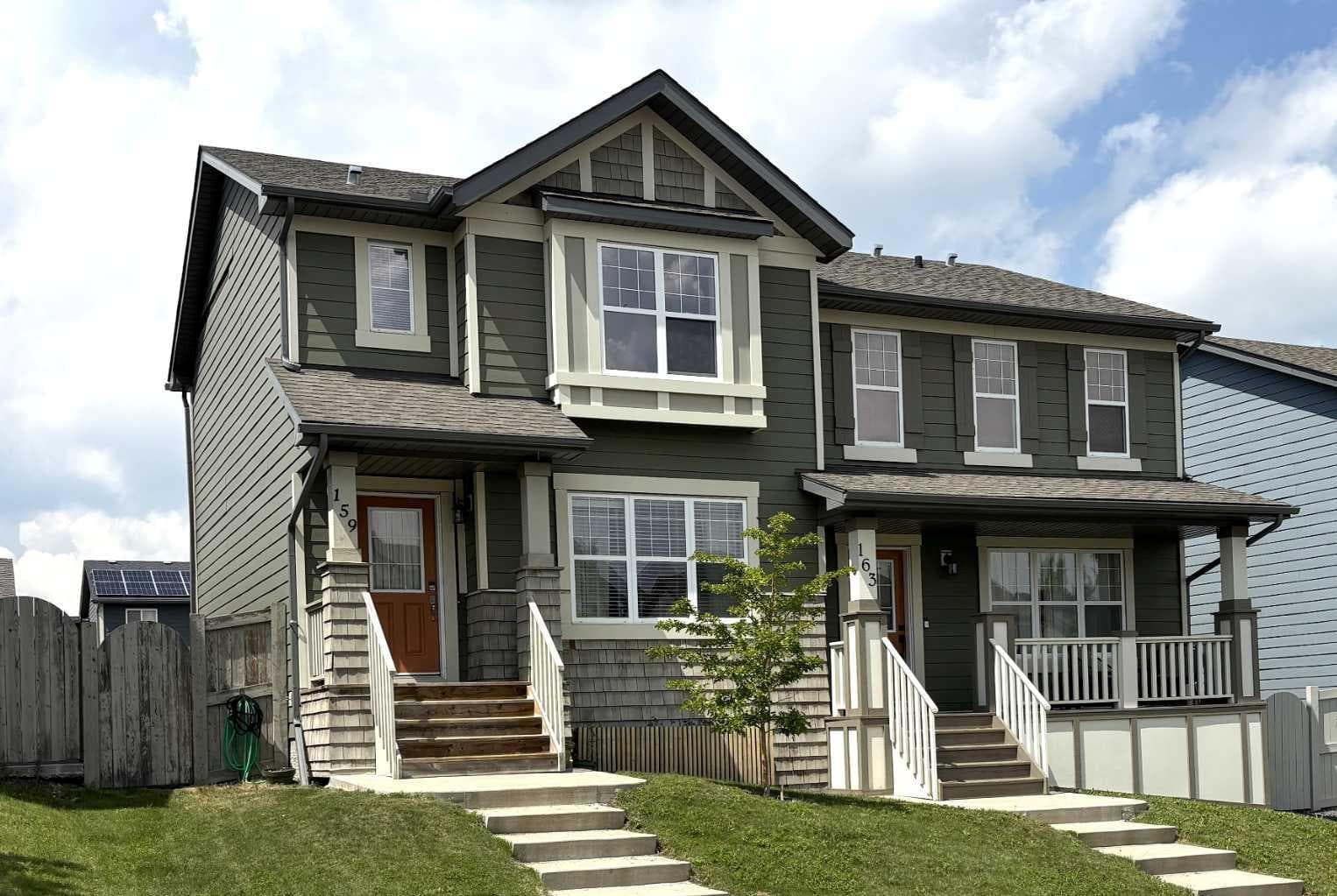 Semi Detached (Half Duplex) in Panorama Hills