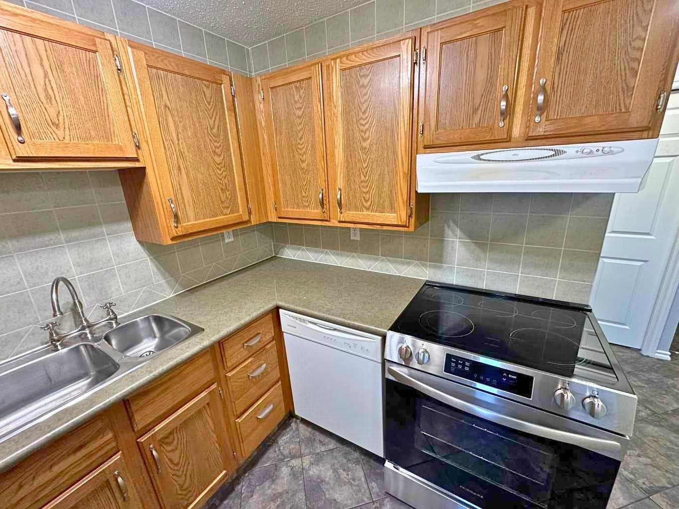 102, 7031 Gray Drive — photo 4