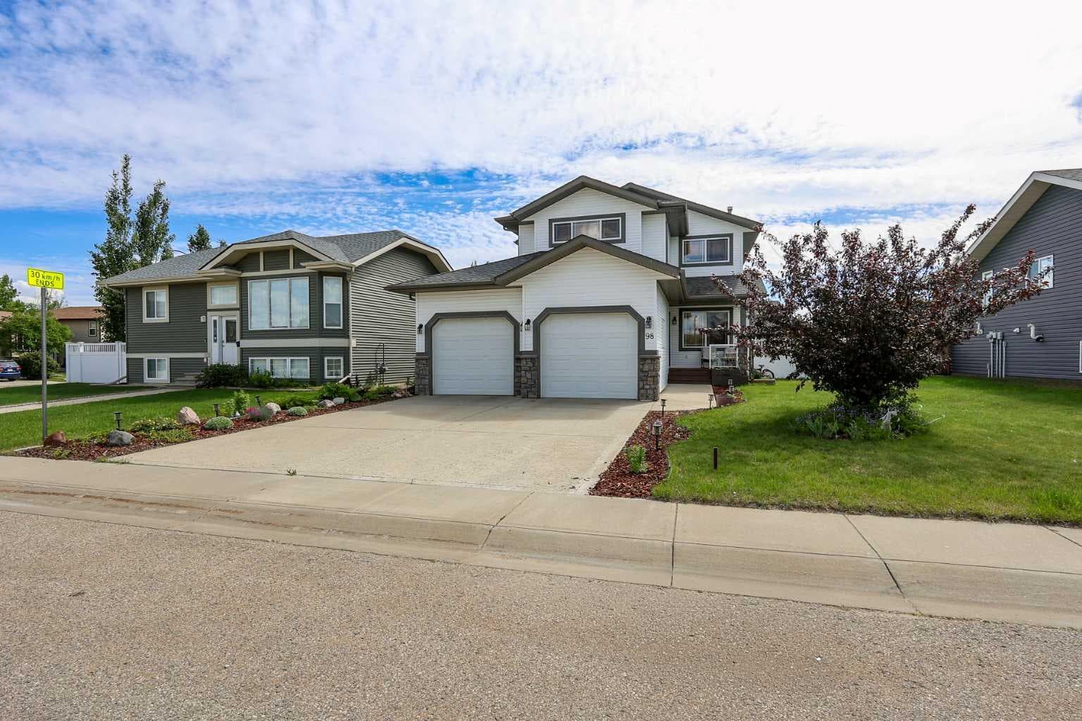 98 Pine Crescent — photo 1