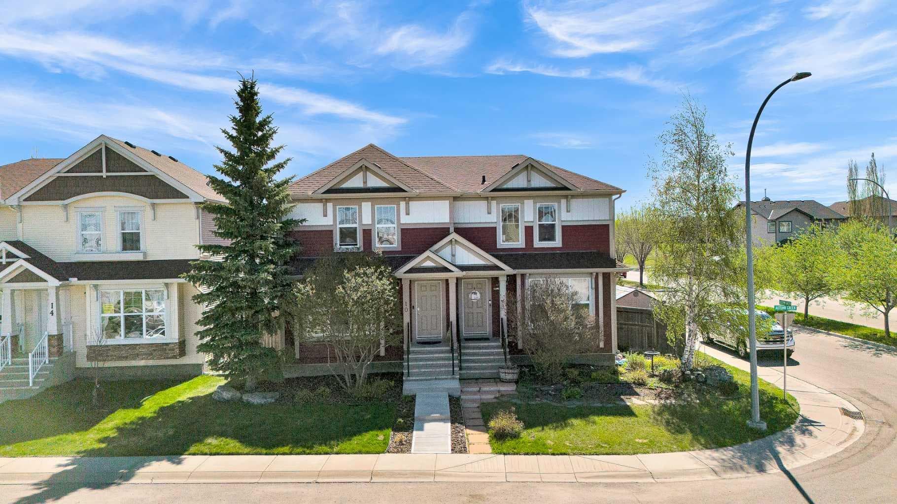 Semi Detached (Half Duplex) in Auburn Bay