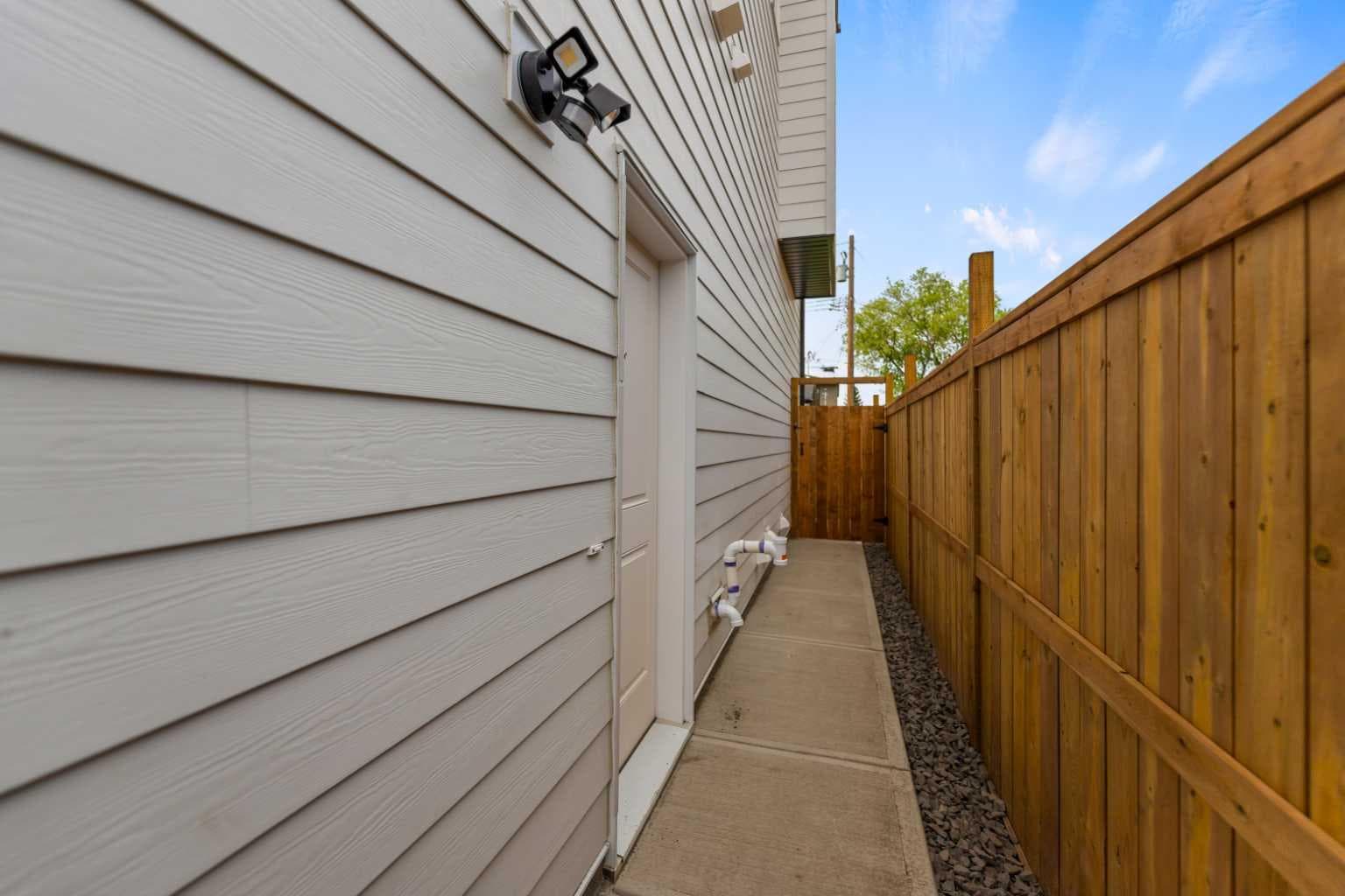 4651 79 Street NW — photo 4
