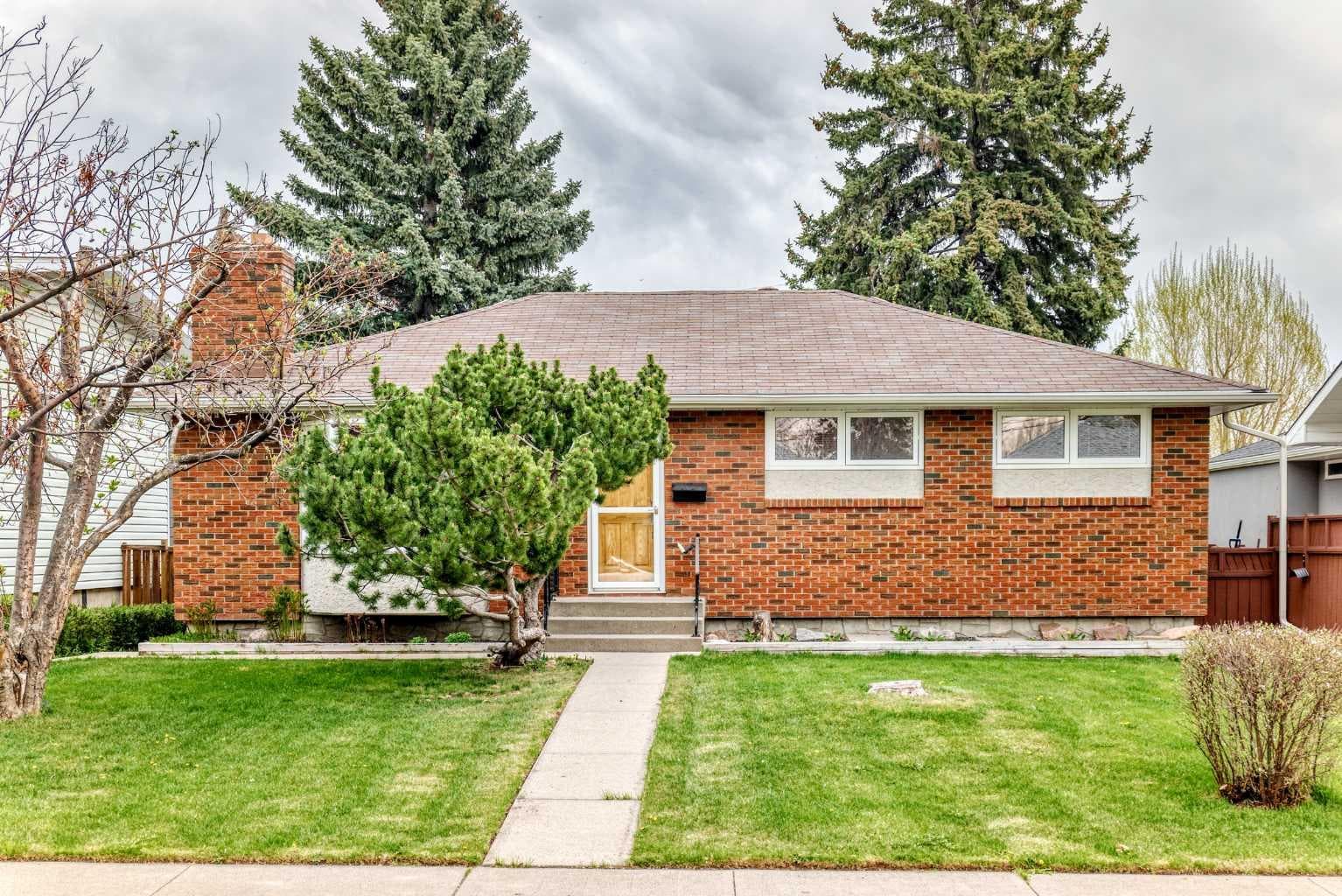 3132 48 Street SW — photo 2