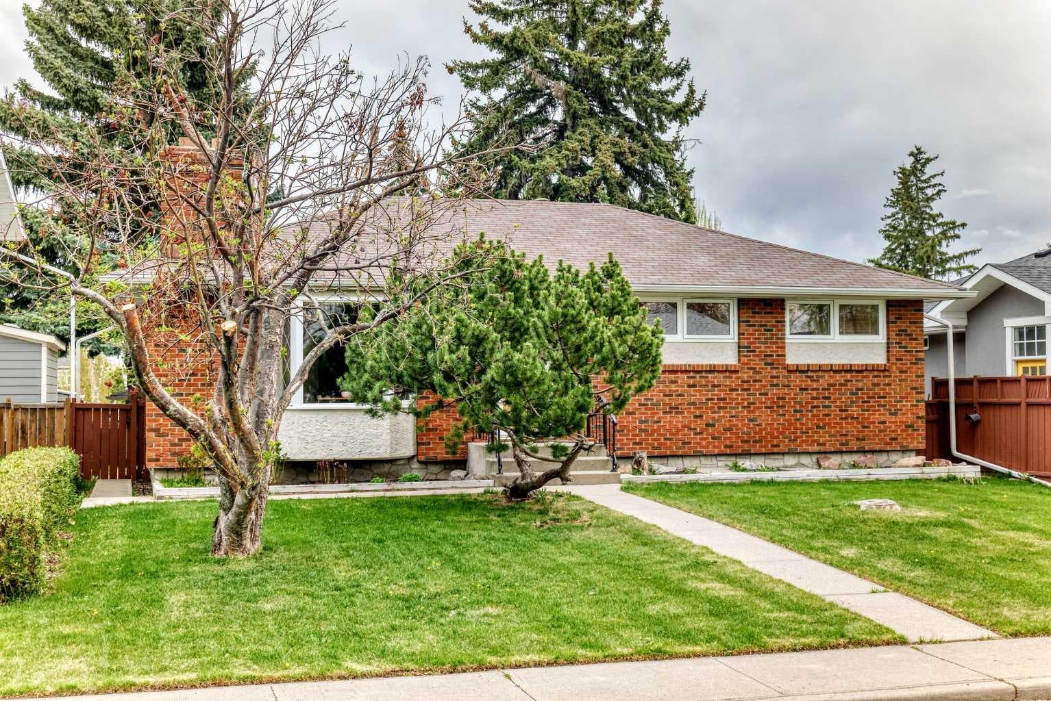 3132 48 Street SW — photo 3