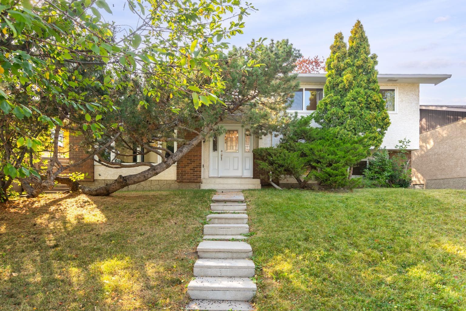 207 Whiteview Bay NE — photo 1