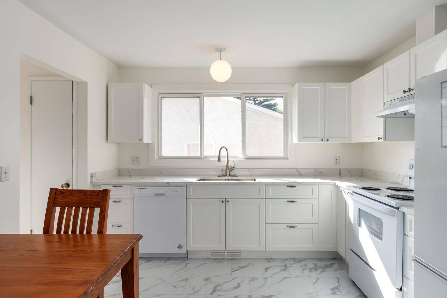207 Whiteview Bay NE — photo 5