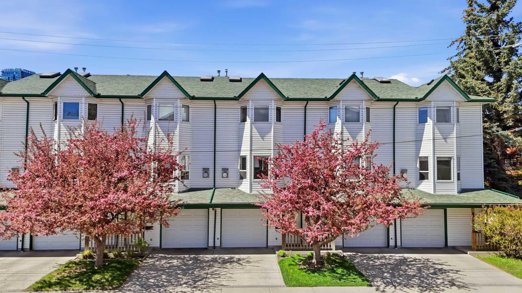 Row/Townhouse in Bridgeland/Riverside