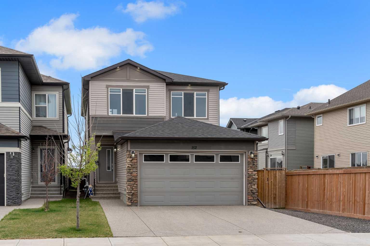 152 Savanna Way NE — photo 1