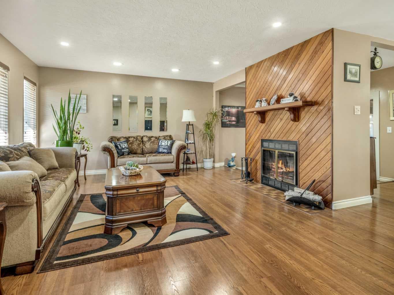 1611 24 Street S — photo 3