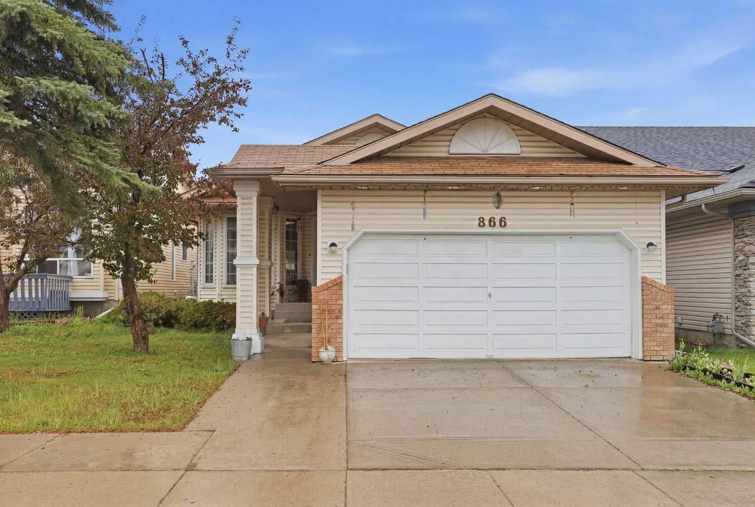 866 Applewood Drive SE — photo 1