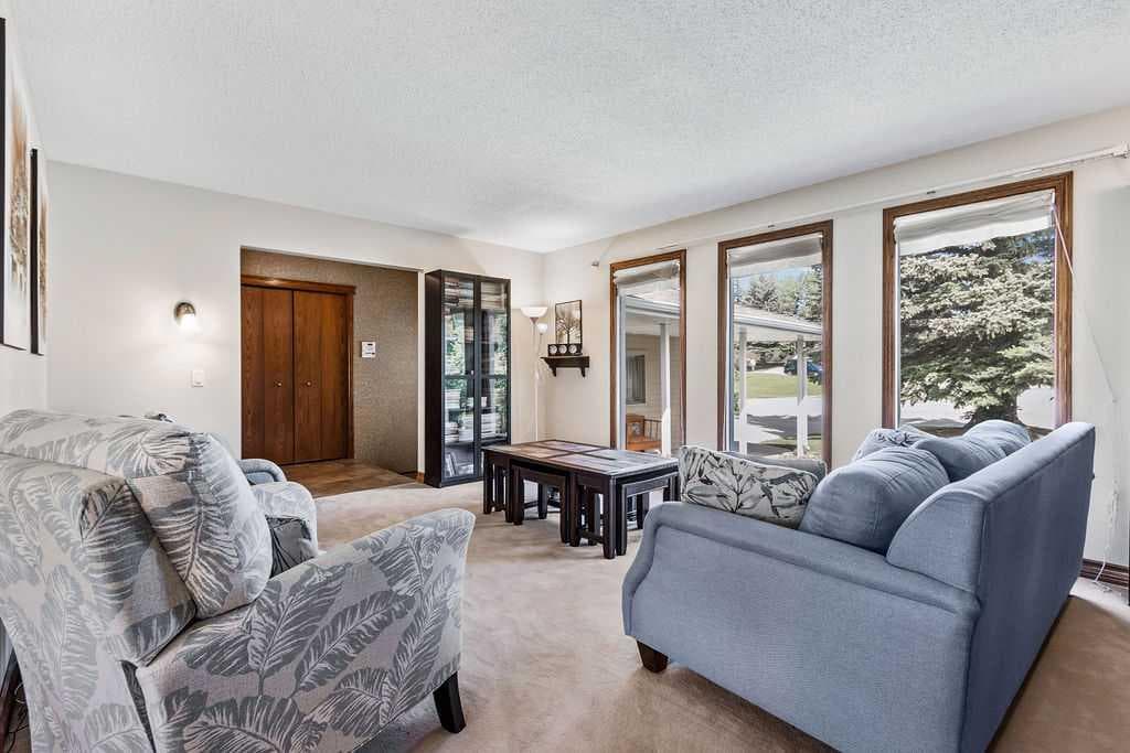 652 Dalmeny Hill NW — photo 4