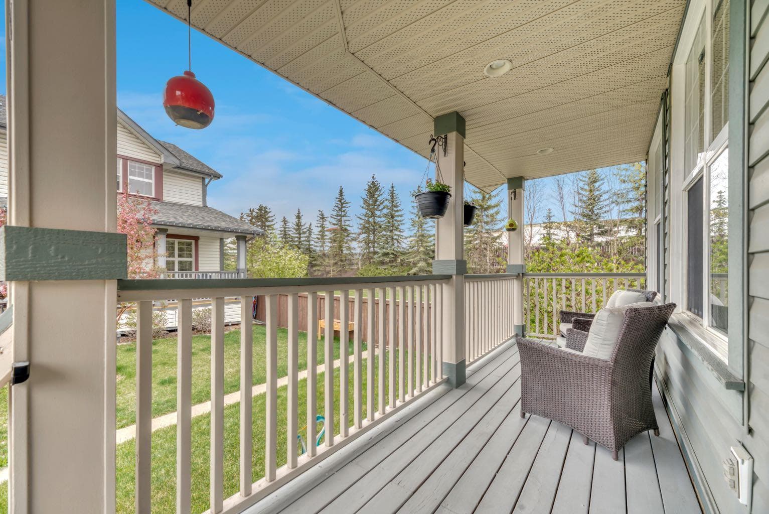 250 Prestwick Close SE — photo 3