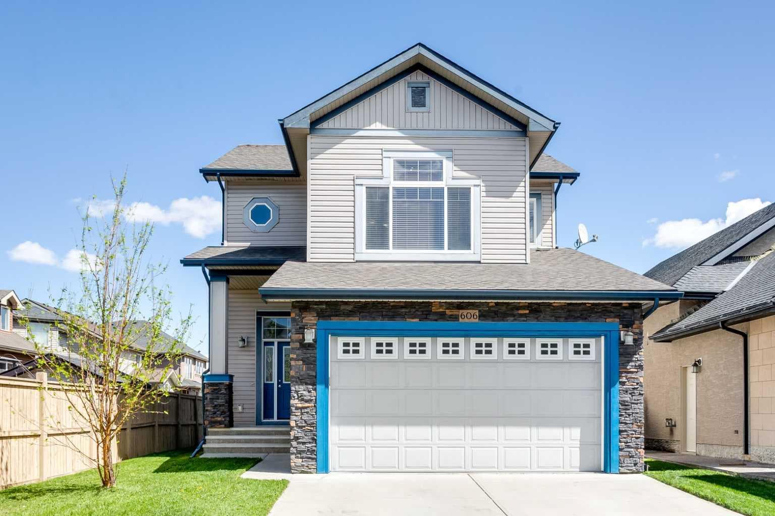 606 Montgomery Close SE — photo 1