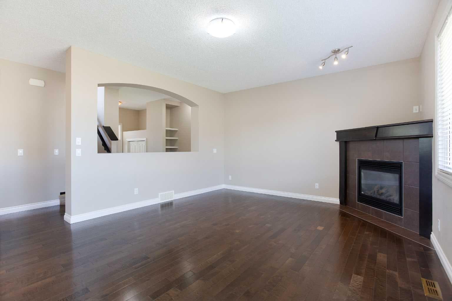 606 Montgomery Close SE — photo 3