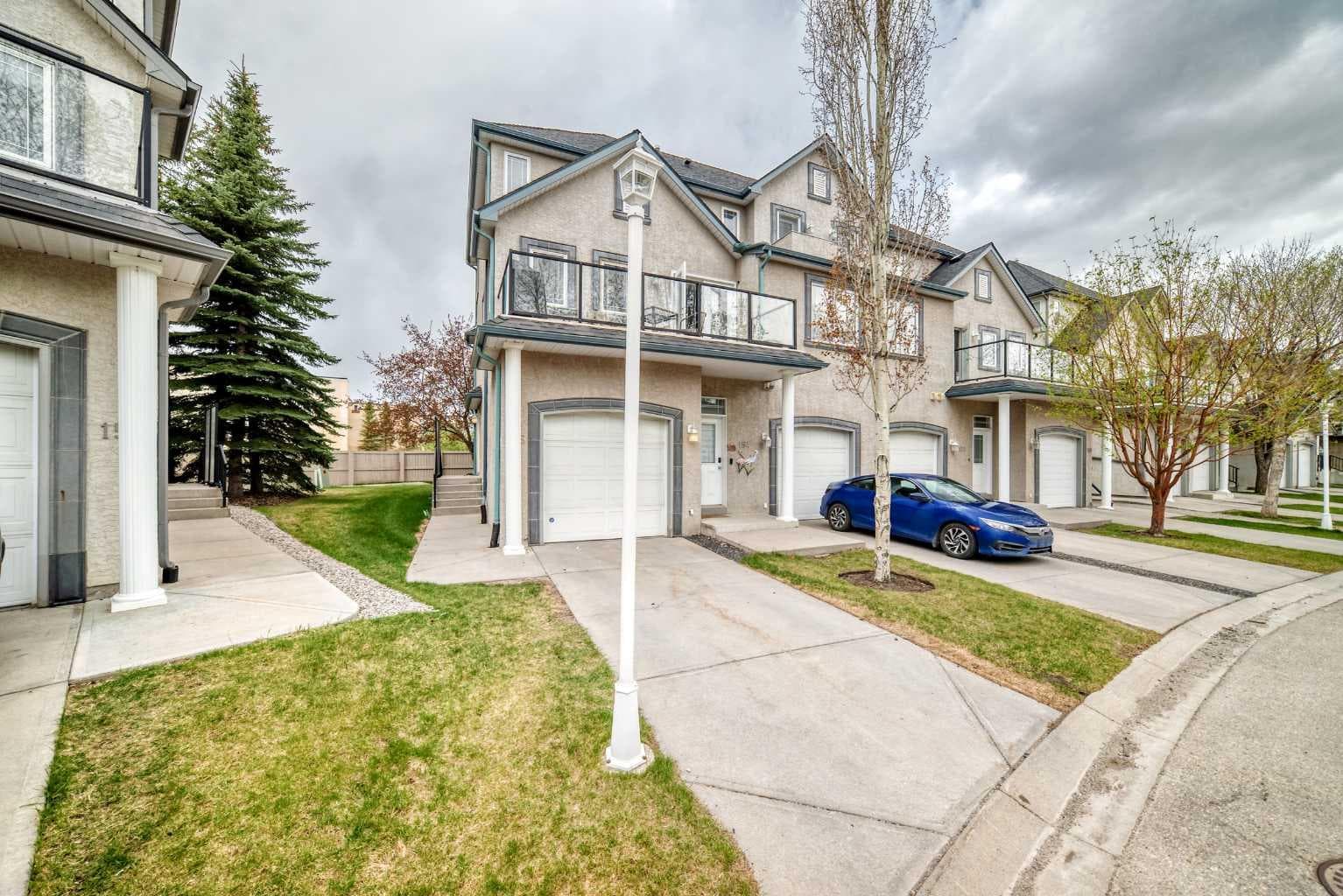 156 Simcoe Place SW — photo 1