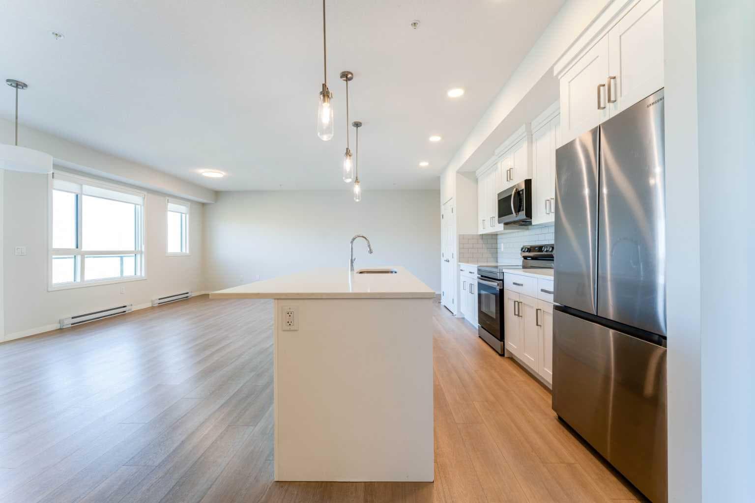 2410, 42 Cranbrook Gardens SE — photo 4