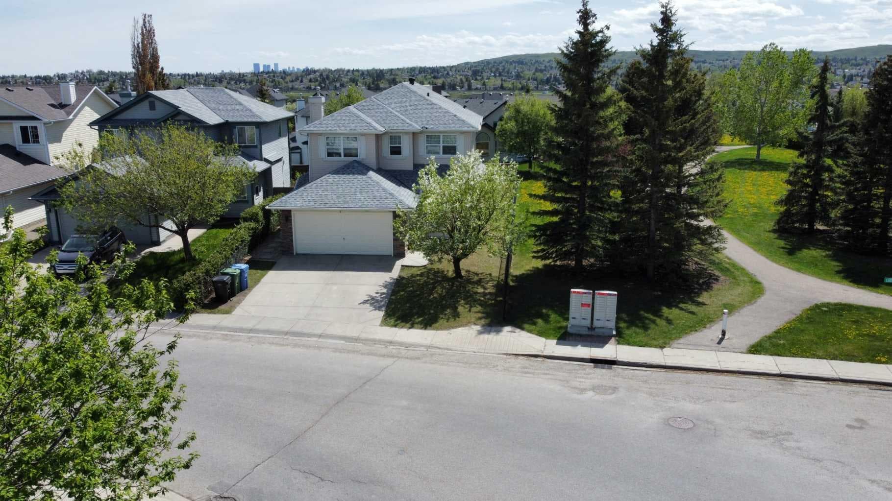 7 Country Hills Park NW — photo 2