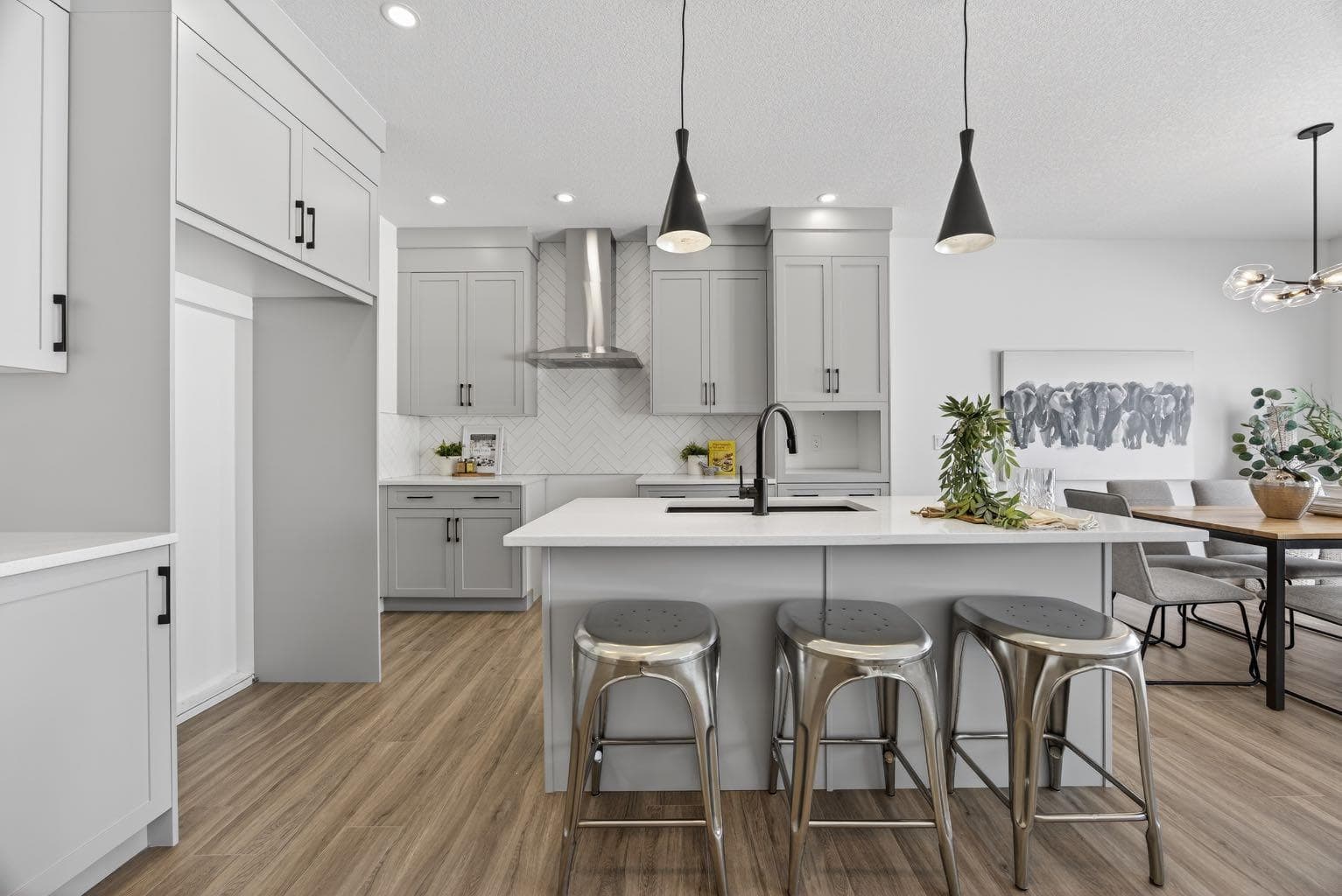 1090 Bayview Crescent — photo 5