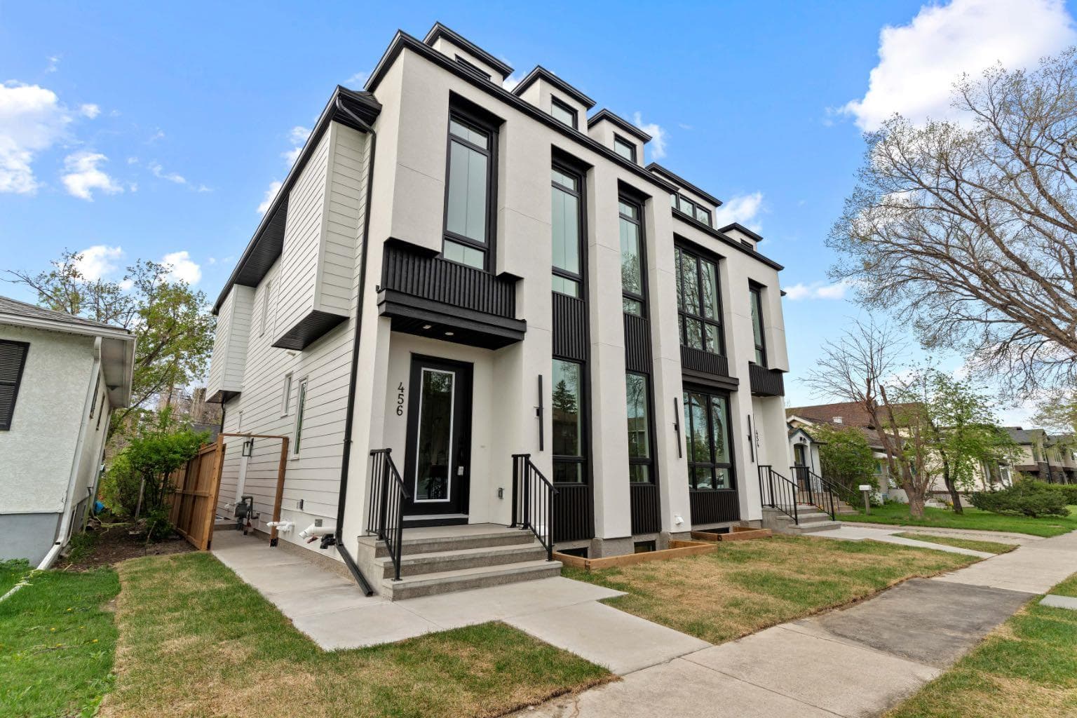 Semi Detached (Half Duplex) in Mount Pleasant