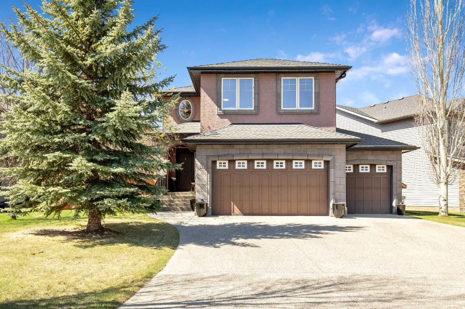611 Montgomery Close SE — photo 1