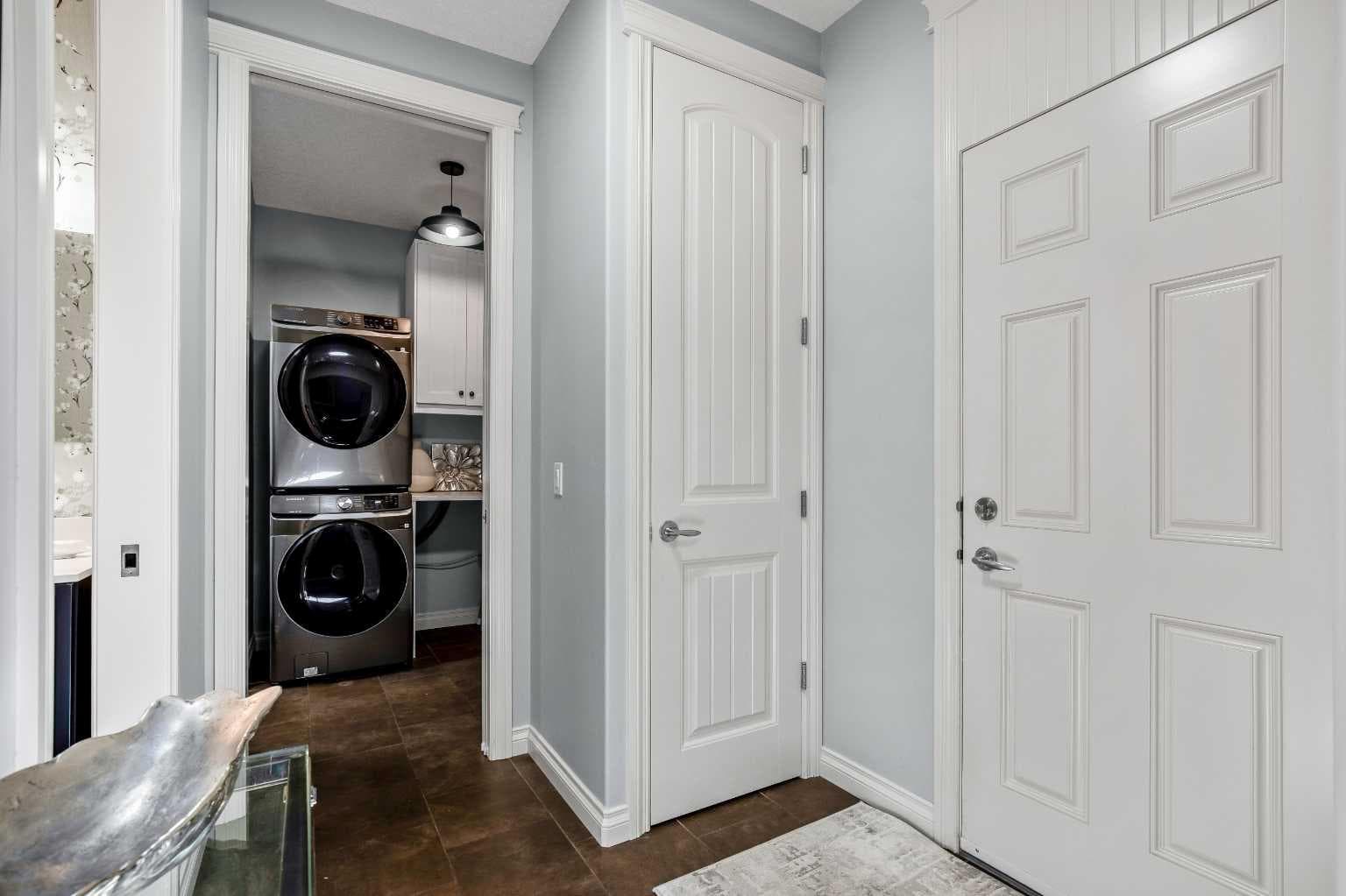 611 Montgomery Close SE — photo 4